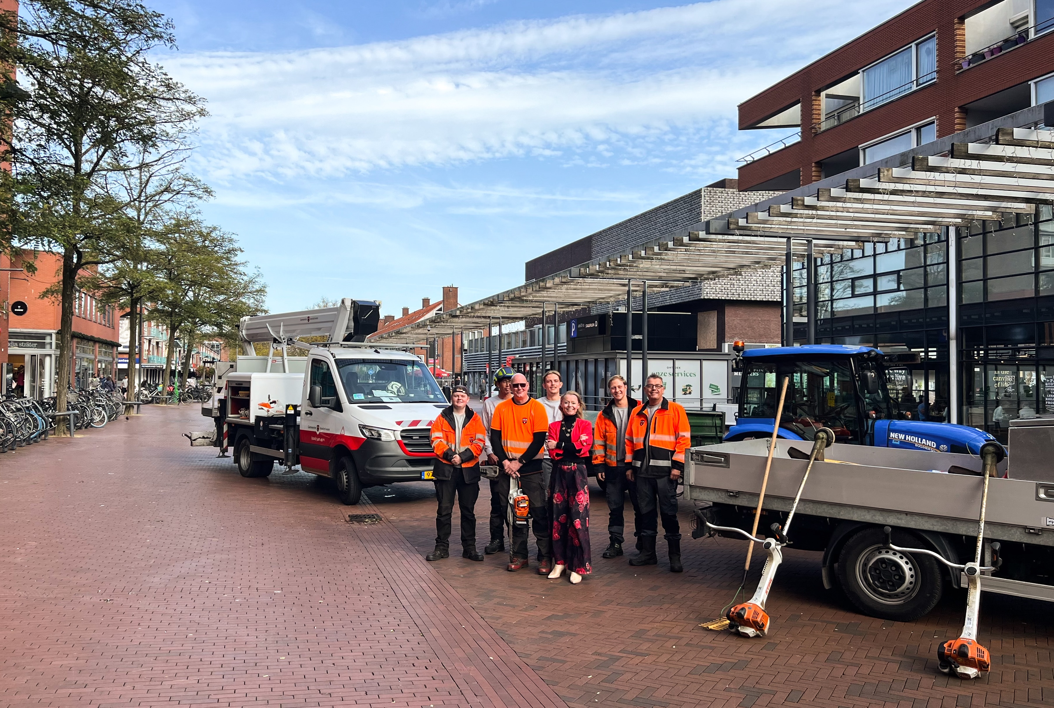 175 21102024 Wethouder Floor Gordon (Stadshart) met medewerkers van de gemeente Amstelveen op de Rembrandtweg.jpg